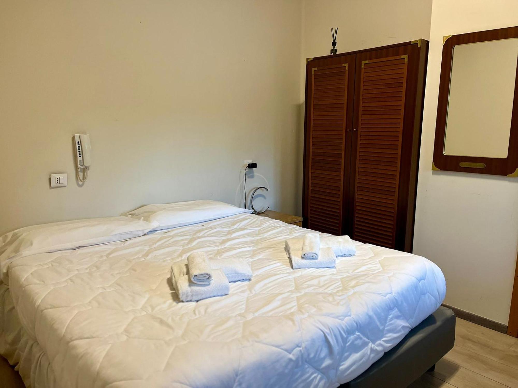 Hotel Benaco Mavras Пескьера-дель-Гарда Экстерьер фото